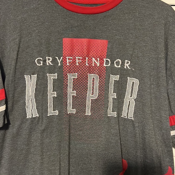 Wizarding World Harry Potter Gryffindor Keeper Teeshirt Size XL - Picture 2 of 7